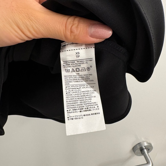 NWT banana republic silky cowl neck camisole black size XS - Picture 4 of 6